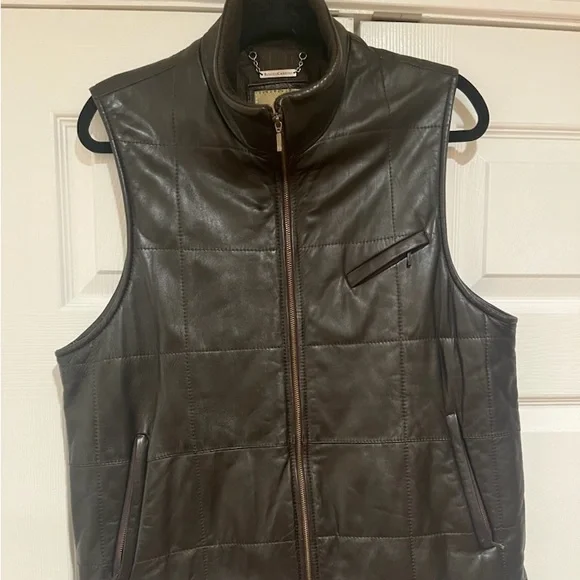 This is brown vest ! Very styles !